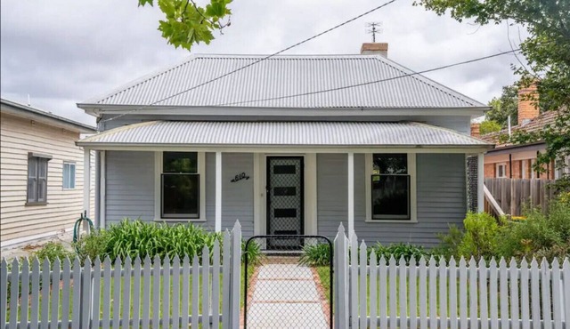 RED007 · The Country Cottage: Leafy Ballarat Hideaway in Redan