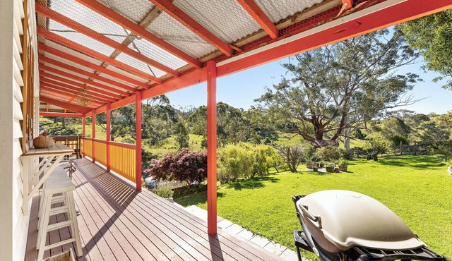 Relax with your Best Friend in the heart of Tilba in Central Tilba