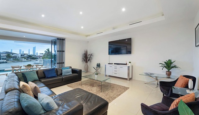 Relaxed waterfront living in Gold Coast