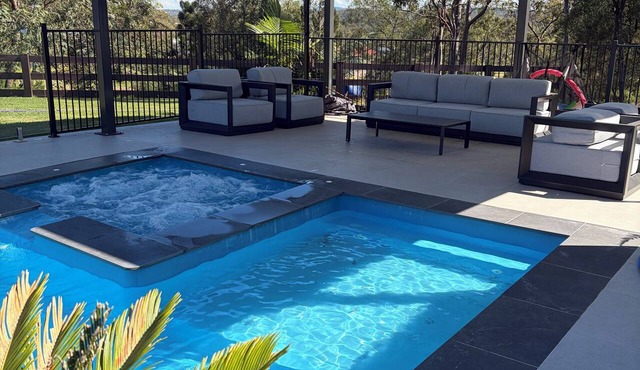 Relaxing Acreage Retreat – Pool, Spa & Media Room in Karalee