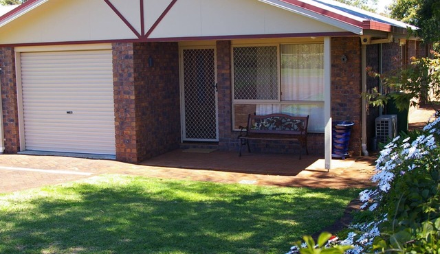 Rest on Brookton - private 2br unit in Highfields