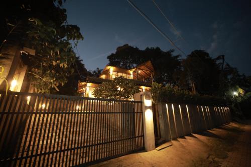 Ripples Cove Retreat - Your dream Lakeside getaway in Paravūr