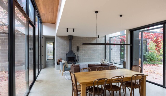 RIVER HOUSE - COOL MODERNITY BY THE RIVER, KYNETON in Kyneton