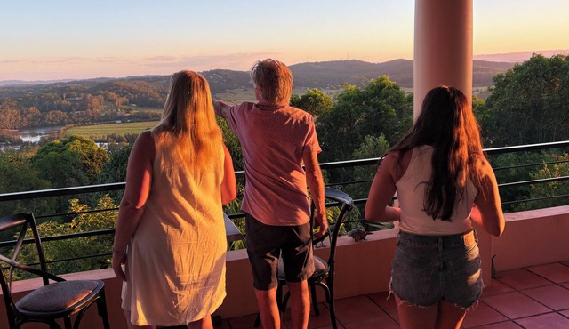 River Rock Retreat. 10 Bedrooms and 10 Bathrooms. in Maroochy River