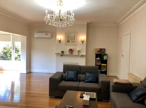 Riverbank villa in Devonport
