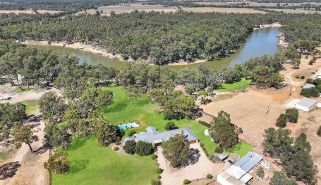 Riverlyne - Riverfront Holiday Home in Moama