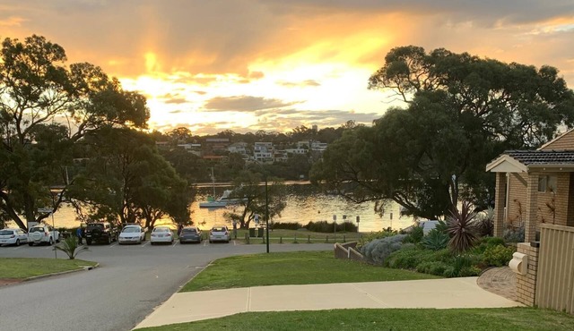Riverside retreat for those that want to be close to nature and live in luxury. in Bicton