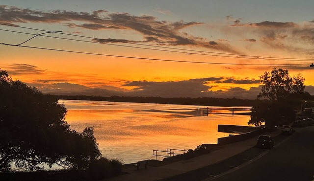 Rivervilla tranquillity by the bay 2 bed covered parking full fridge laundry in Griffin