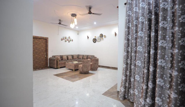 Riyaarth Stays in Agra