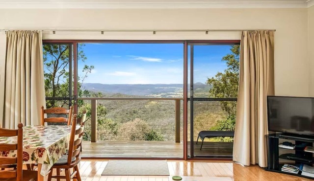 Romantic Chalet | Mountain Views | Spa & Fireplace in Preston