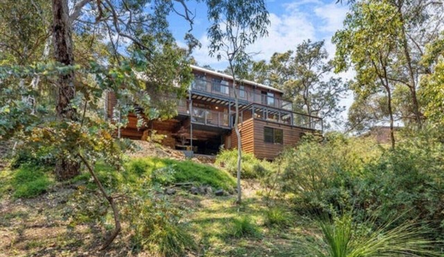 Romantic couples retreat with seasonal creek - Perth hills in Darlington