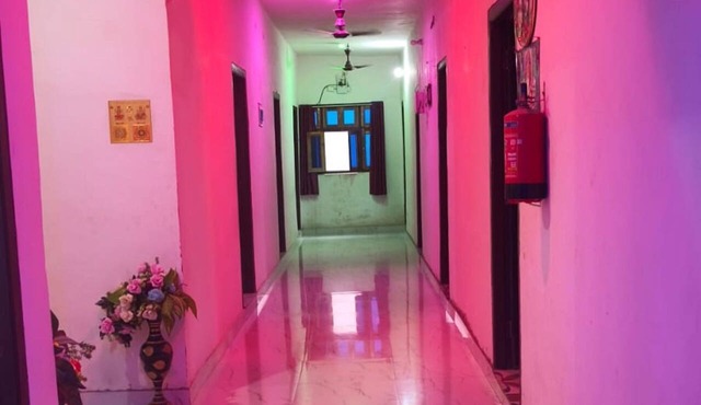 Ronak Guest House in Jainagar