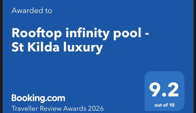 Rooftop infinity pool - St Kilda luxury in Melbourne