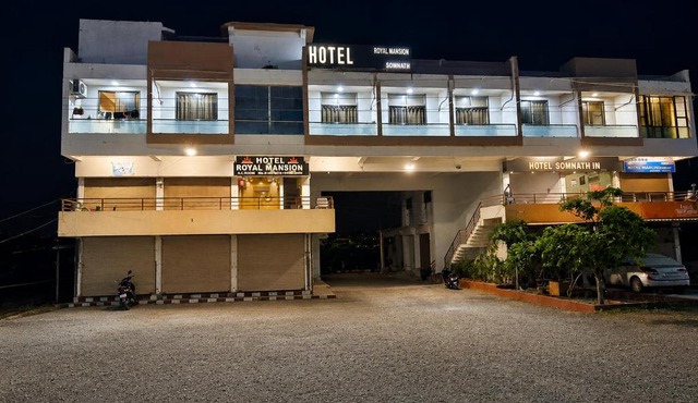 Royal Mansion Hotel in Somnath