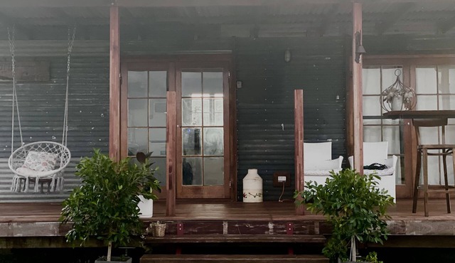 Rustic 0ff-grid cabin on farmland in Nobby