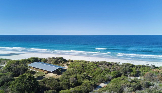 Rustic by the sea - Freycinet Holiday Houses in Bicheno