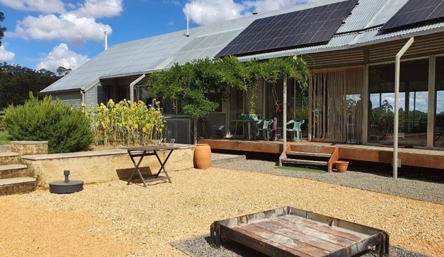 Rustic Farmhouse & Serene Acreage — Off-Grid Pet Friendly Farmhouse Escape in Lancefield
