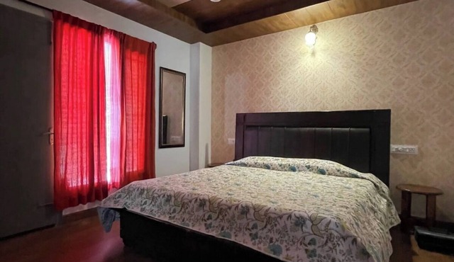 RusticPines 3 Valley View 1BHK Solan, WiFi,Parking, Homestay, Workation Ready in Anhech