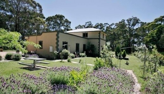 Sailors Falls Estate - Villa B Complimentary wine for 2 night weekend booking in Sailors Falls