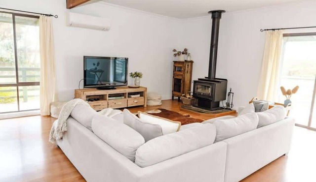 Salt bush cottage Peterborough in Peterborough