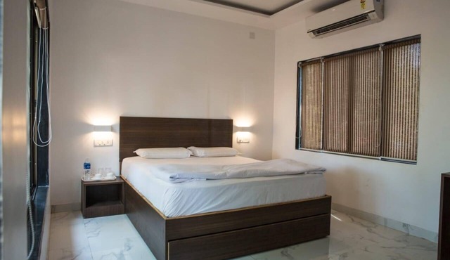 SAMINDER BEACH HOUSE in Rajapur