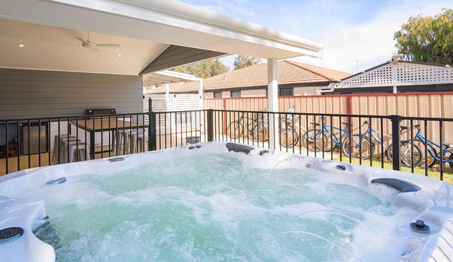 SEA BREEZE - Beachside Family Haven in Broadwater