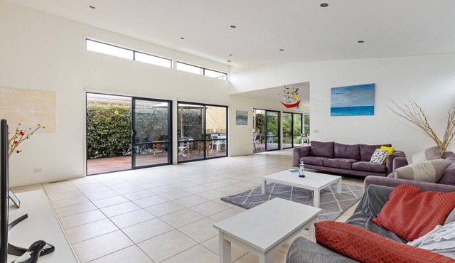 Sea Haven McCrae - Stunning coastal views, tranquil family retreat, close to beach in McCrae