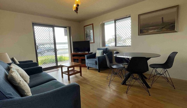 Seabreeze 6 - Opposite Tuncurry Bowling Club! in Tuncurry