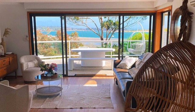 Seagrass Coastal Retreat with direct beach access in Lewisham