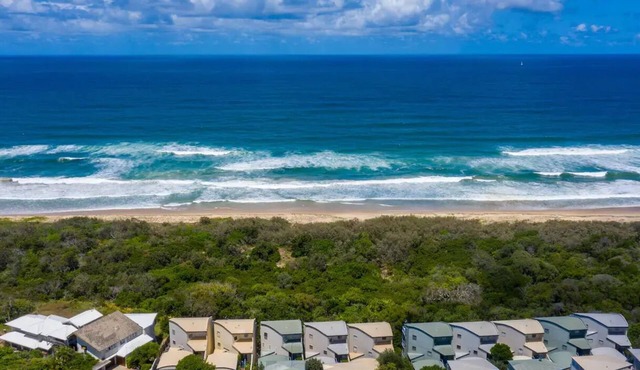 Seaside Home- Direct beach access & pet friendly in Noosa