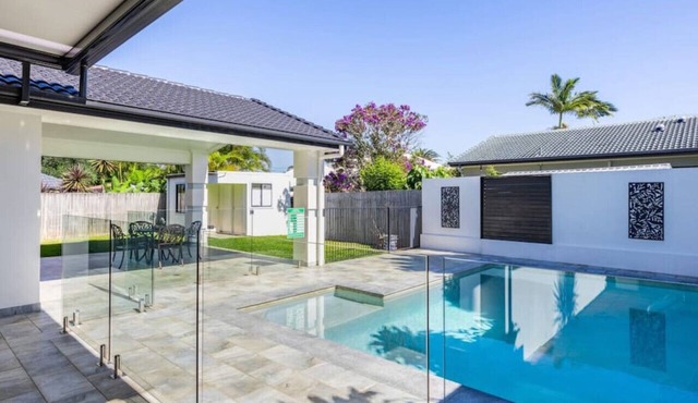 Seaside Modern & Luxurious Mansion w/Pool in Wellington Point