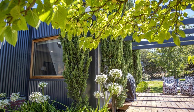 Seaside Retreat - Premium Luxe Accommodation: 3rd night complimentary: winter 26 in Port Elliot