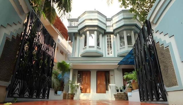 Seaview Apartments