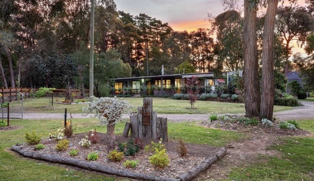 Secluded Forrest Find with separate studio, group and pet friendly in Creswick