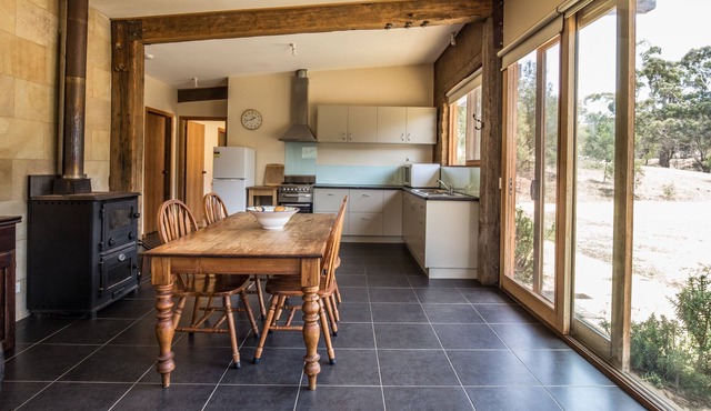 Secluded three bedroom mud brick cabin adjacent to the Great Otway National Park in Bellbrae