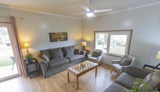 Self contained 2-brm apartment (accessible) with views of Mount Buffalo in Eurobin