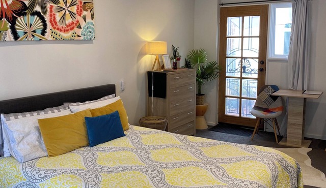 Self Contained Unit with Ensuite in Lynbrook