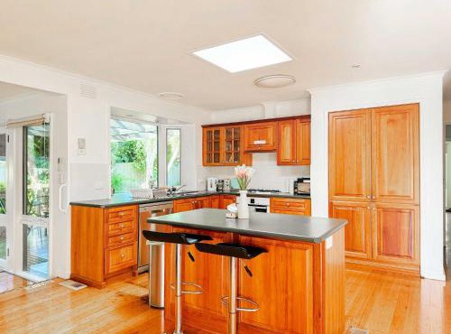 Serene 4Bed2Bath House w Parking Near Mornington Peninsula in Frankston
