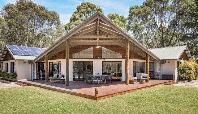 SERENE AND SECLUDED RURAL ESCAPE BOASTING PANORAMIC BUSHLAND VISTAS in Quindalup