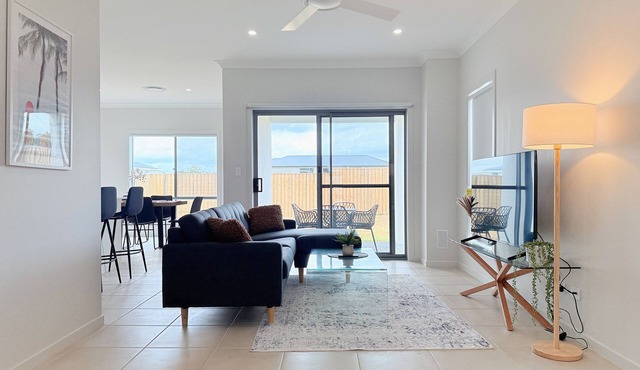 Serene Escape 4BR & 2.5Bath Retreat in Rochedale in Rochedale