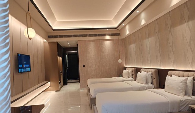 Seven Eleven Hotels and Club in Bhayandar