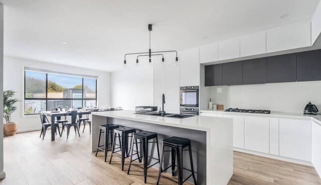 Seventh and Shore Spacious Poolside Group Getaway in Rosebud