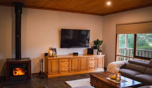 Shaw Thing Lodge: Wifi, Foxtel, Pet Friendly in Eildon