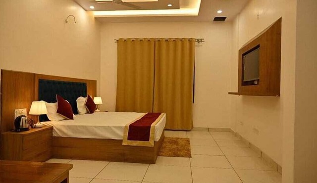 Shiva Palace by Golden Leaf Hotels