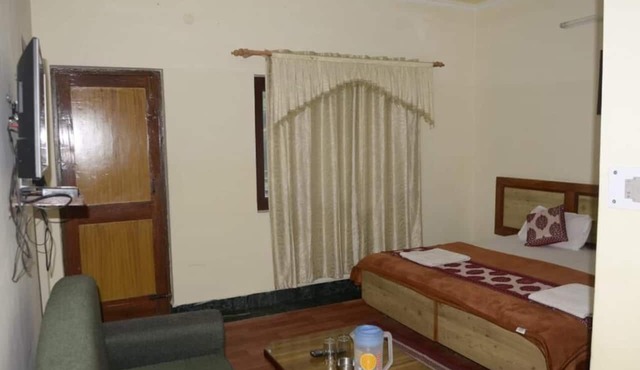 Shivlinga Tourist Complex in Bhatwari