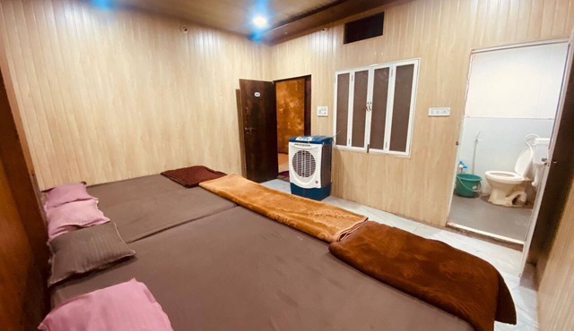 Shree Niwas Yatri Grah in Ujjain