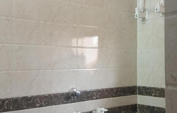 Shri Bankey Bihari Yatri Niwas Homestay l Pandit Rambabu Gautam Ji Dharmshala तीर्थपुरोहित श्री धाम वृन्दावन l 3 minute walking to Bankey Bihari Temple l AC and Non AC room Available