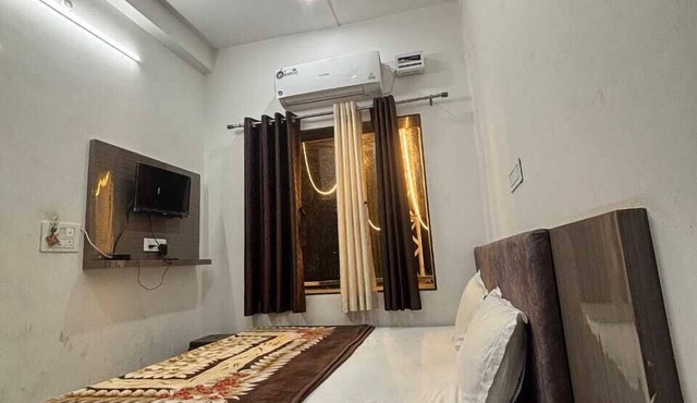 SHUKLA HOTEL