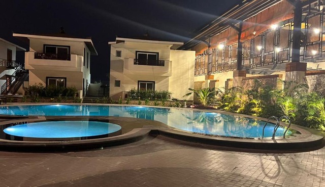 Shyama Sarovar Portico