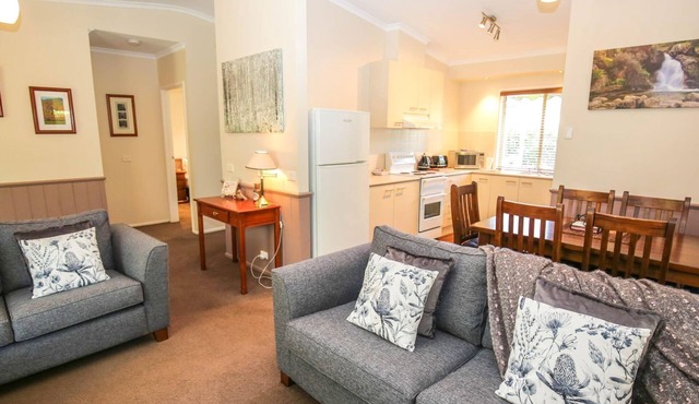SILVER BIRCHES HOLIDAY VILLAGE - UNIT 7 in Bright